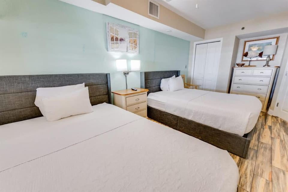 1BR Beautiful Beach Cove w Private Balcony, Pools House in North Myrtle Beach