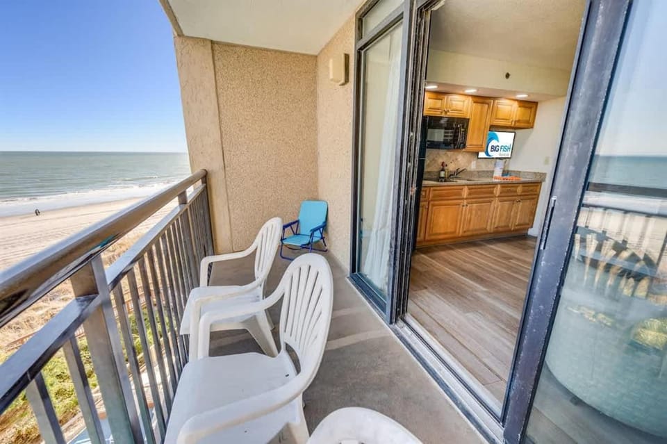 Low Floor 1BR, Direct Oceanfront Beautiful, Pools House in North Myrtle Beach