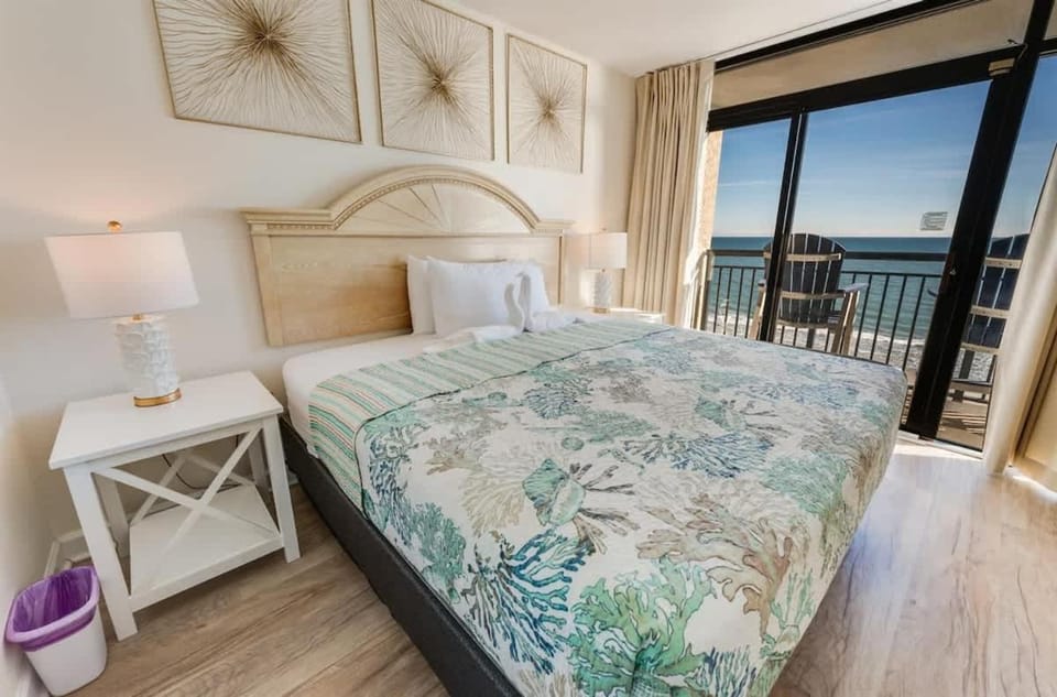 2BR Seaside retreat w balcony, beach access,pools House in North Myrtle Beach