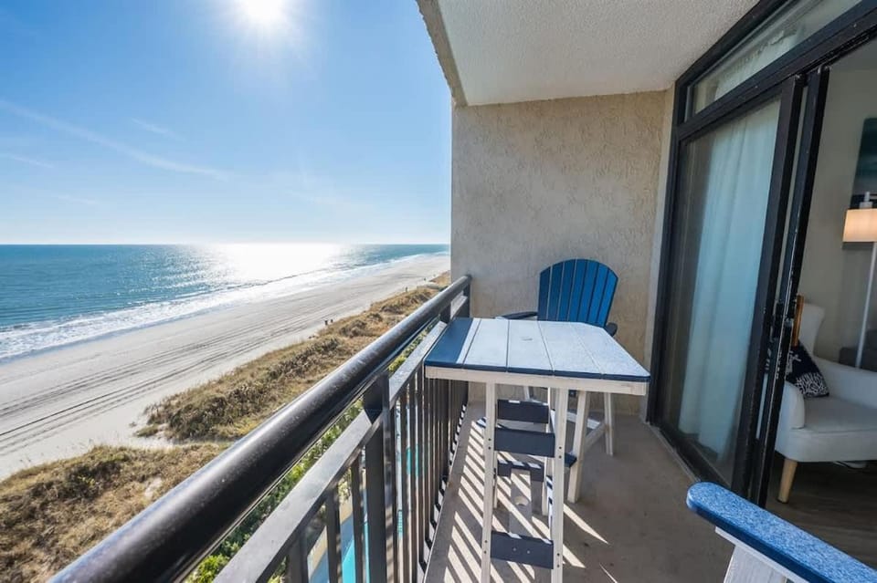 2BR Seaside retreat w balcony, beach access,pools House in North Myrtle Beach