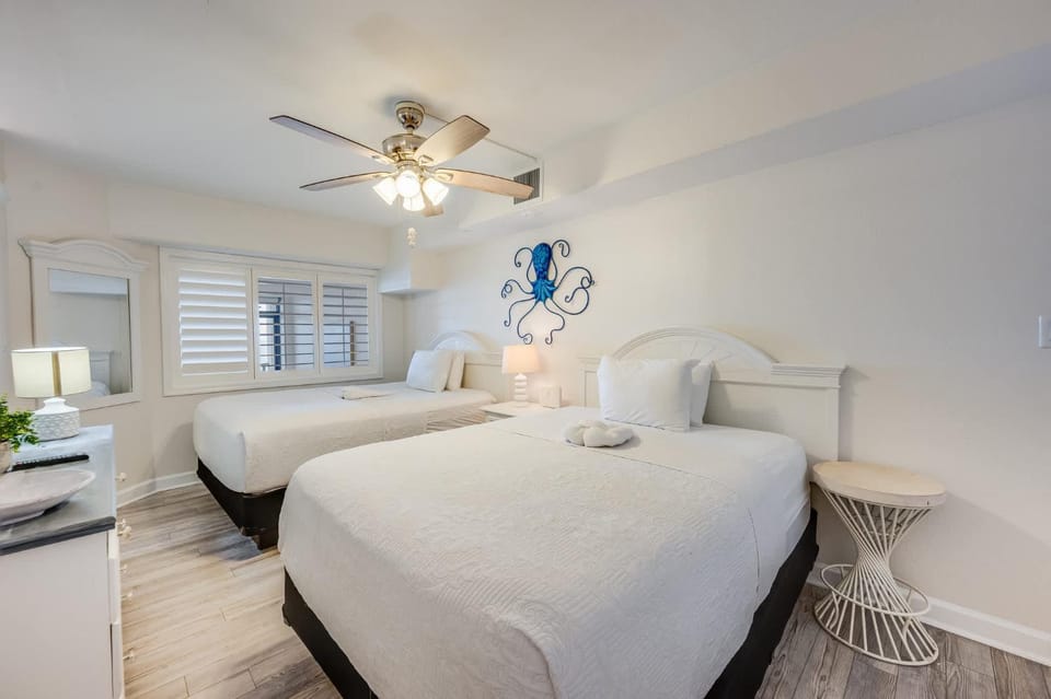 Beautiful Seaside retreat w pool & balcony view House in North Myrtle Beach
