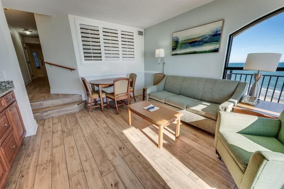 Wraparound Balcony, Corner Oceanfront, 1BR, Views House in North Myrtle Beach