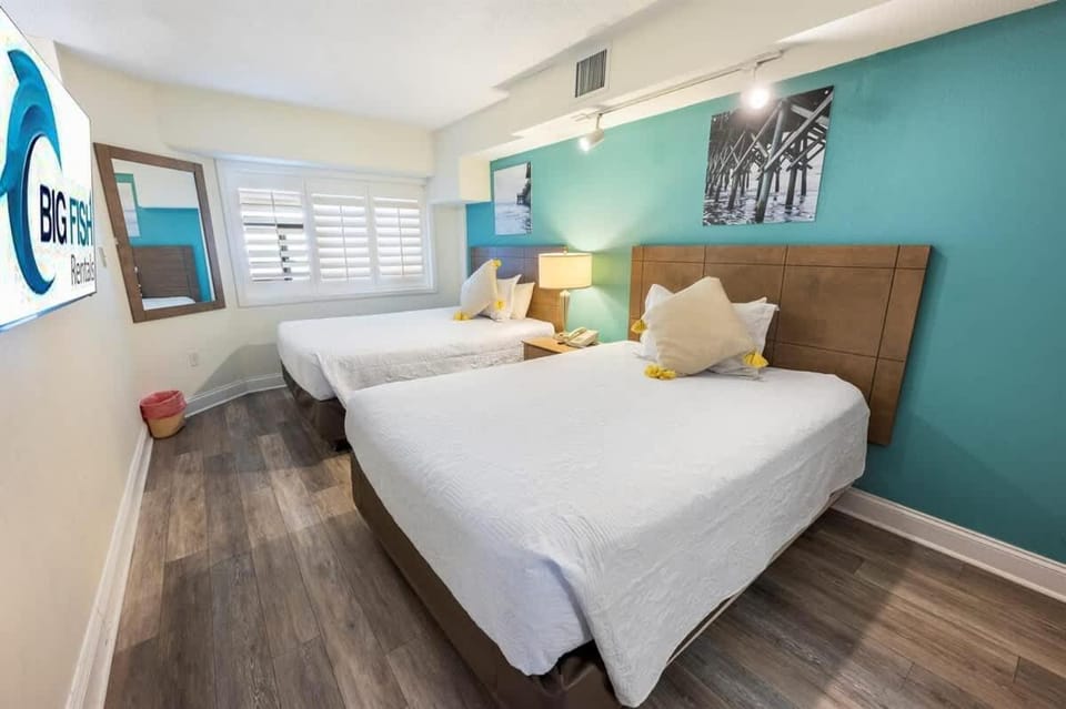 Steps from Beach, Direct View, Oceanfront Paradise House in North Myrtle Beach