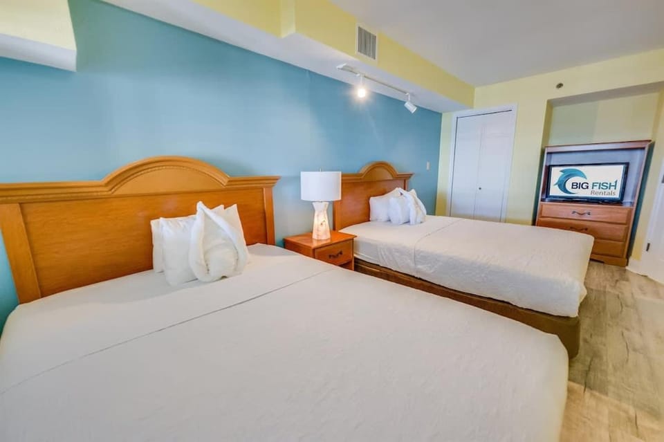 1BR Ocean Front with Great Decor, Updated Kitchen House in North Myrtle Beach