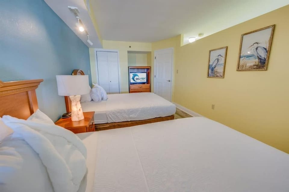 1BR Ocean Front with Great Decor, Updated Kitchen House in North Myrtle Beach