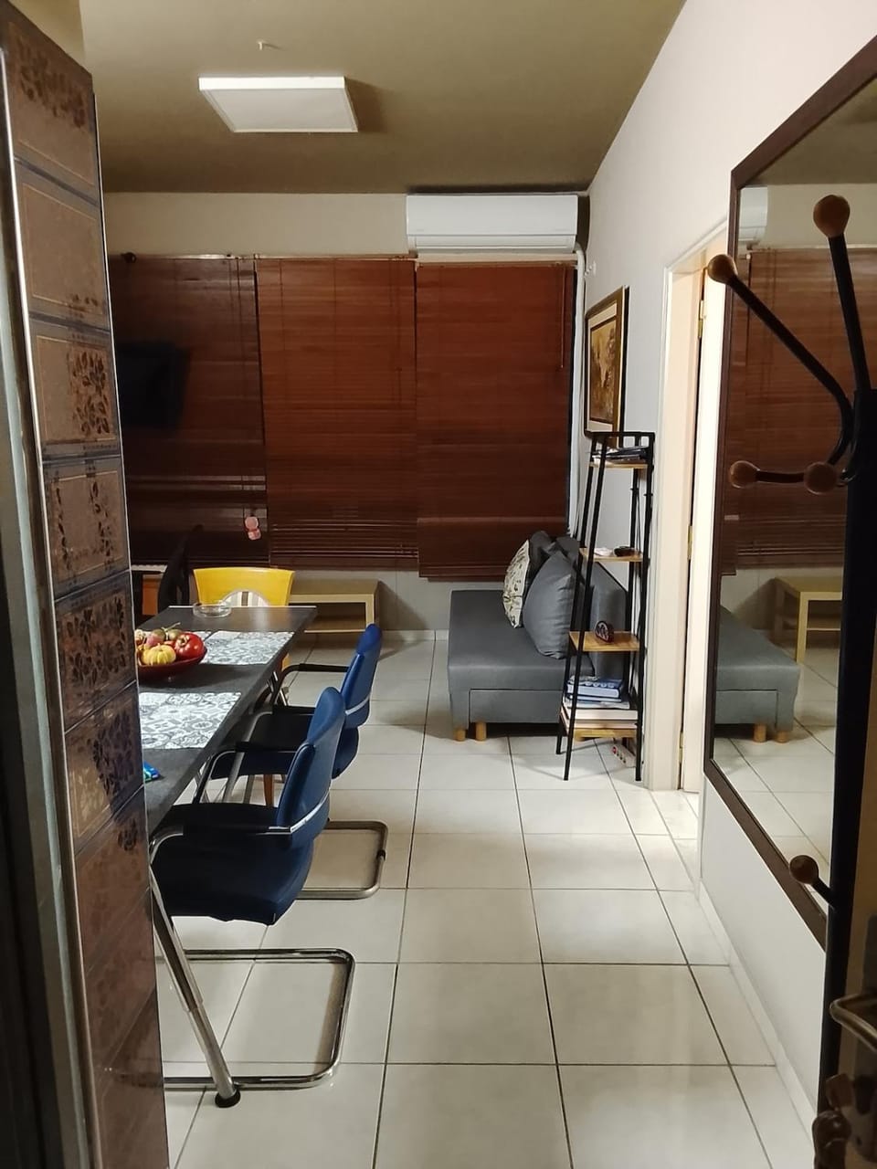 Seating area, Dining area