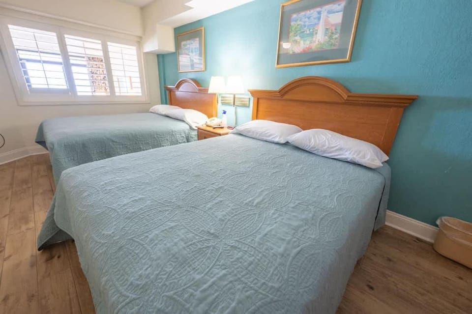 Beachfront Condo, Stunning Pools and Scenic Views House in North Myrtle Beach