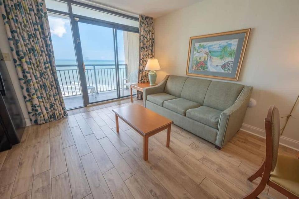 Beachfront Condo, Stunning Pools and Scenic Views House in North Myrtle Beach