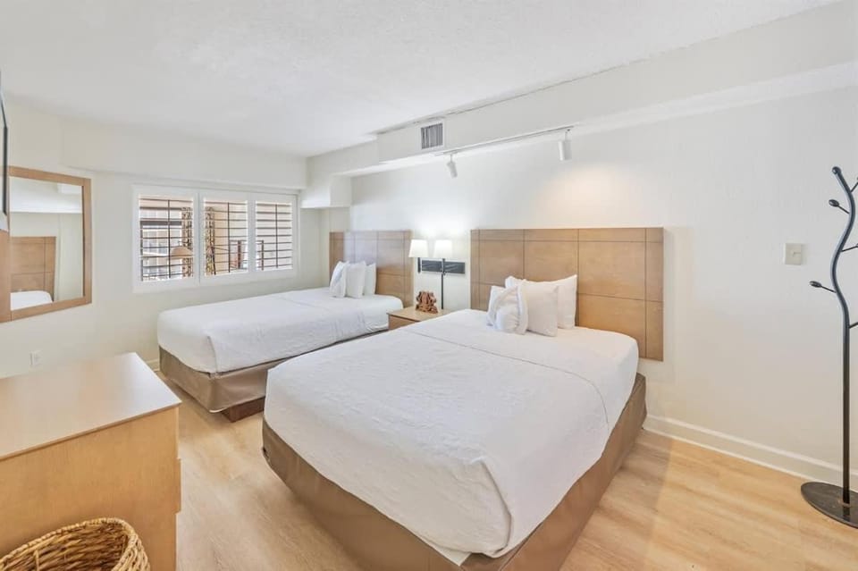 Beautiful Beachfront condo w balcony and hot tub House in North Myrtle Beach