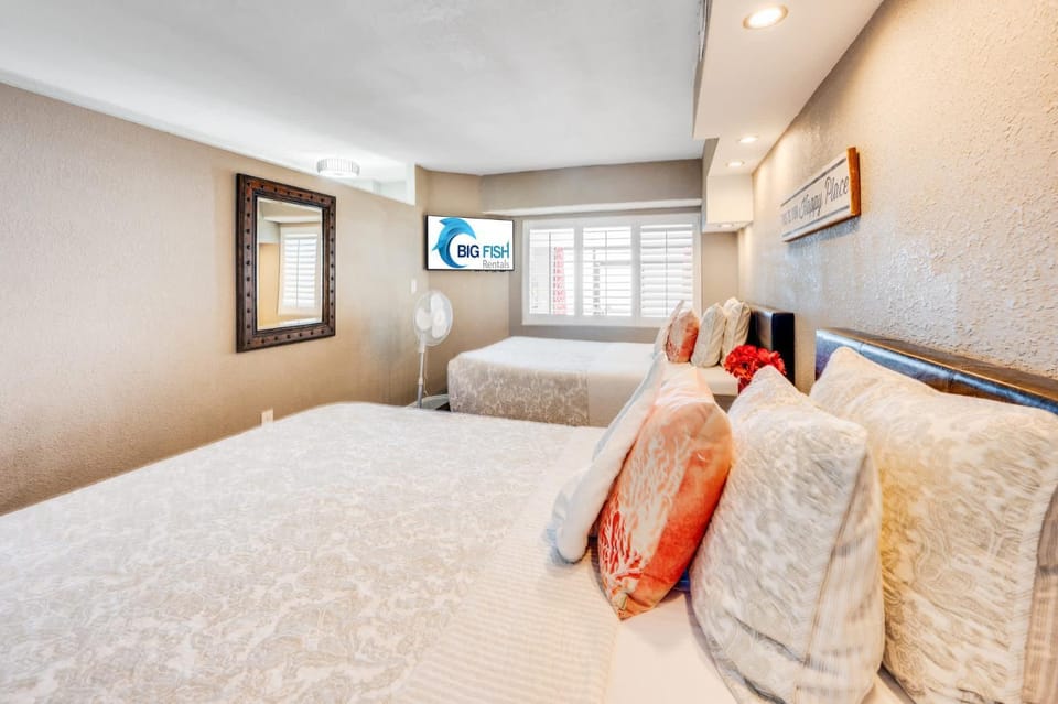 Beach Cove 1BR Oceanfront Condo,Nice Balcony,Pools House in North Myrtle Beach
