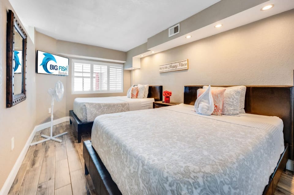 Beach Cove 1BR Oceanfront Condo,Nice Balcony,Pools House in North Myrtle Beach