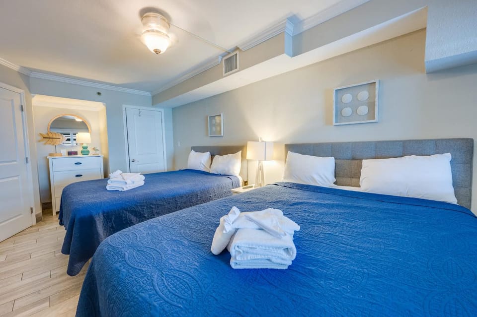 Oceanfront Beach Cove Direct View Newly Remodeled House in North Myrtle Beach