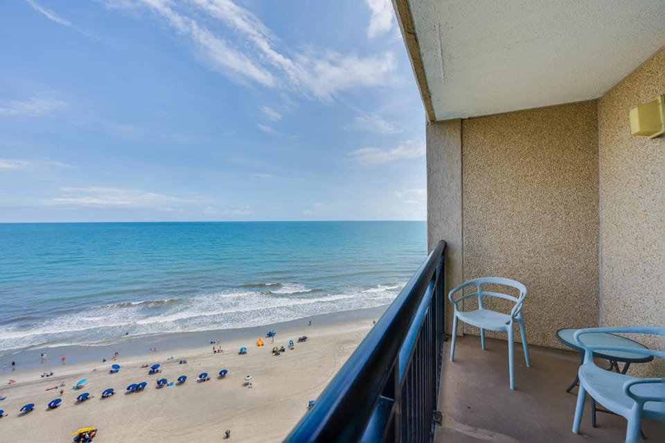 Oceanfront Beach Cove Direct View Newly Remodeled House in North Myrtle Beach