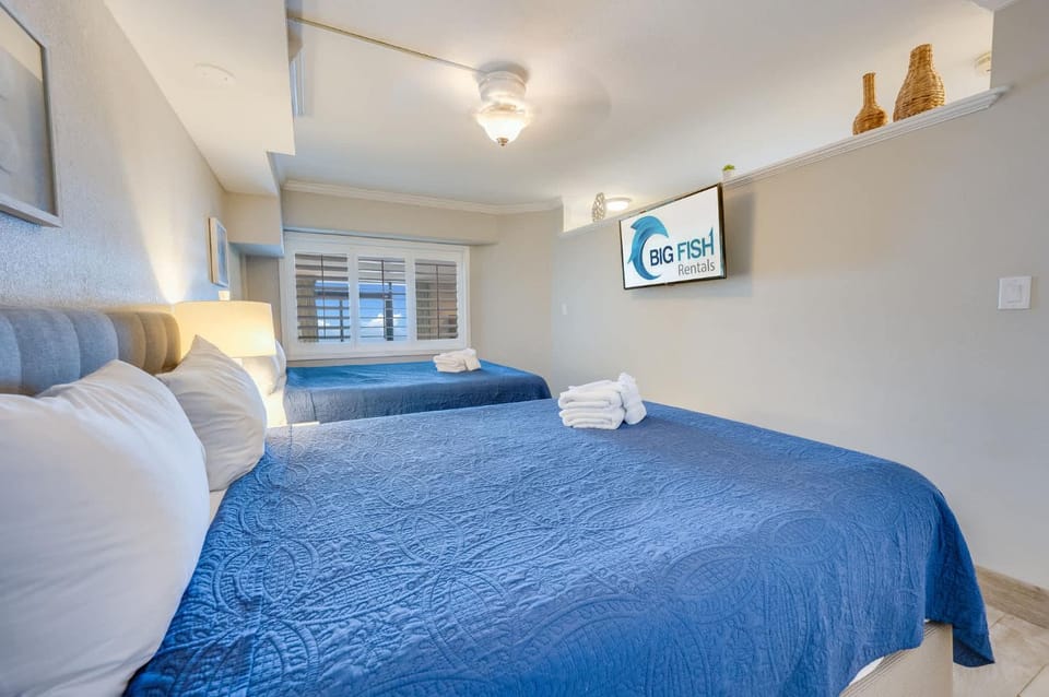 Oceanfront Beach Cove Direct View Newly Remodeled House in North Myrtle Beach