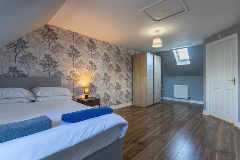 Bed, Photo of the whole room, Bedroom, wardrobe