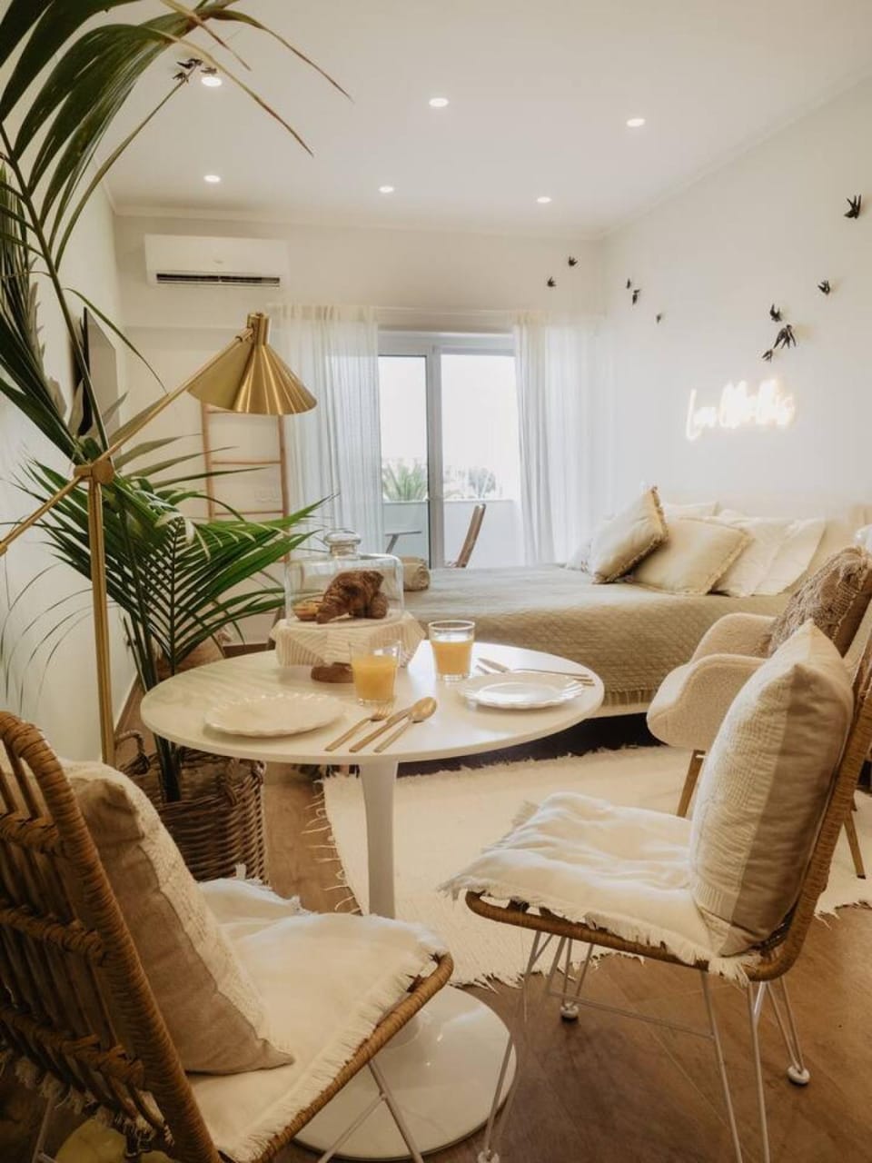 Living room, air conditioner