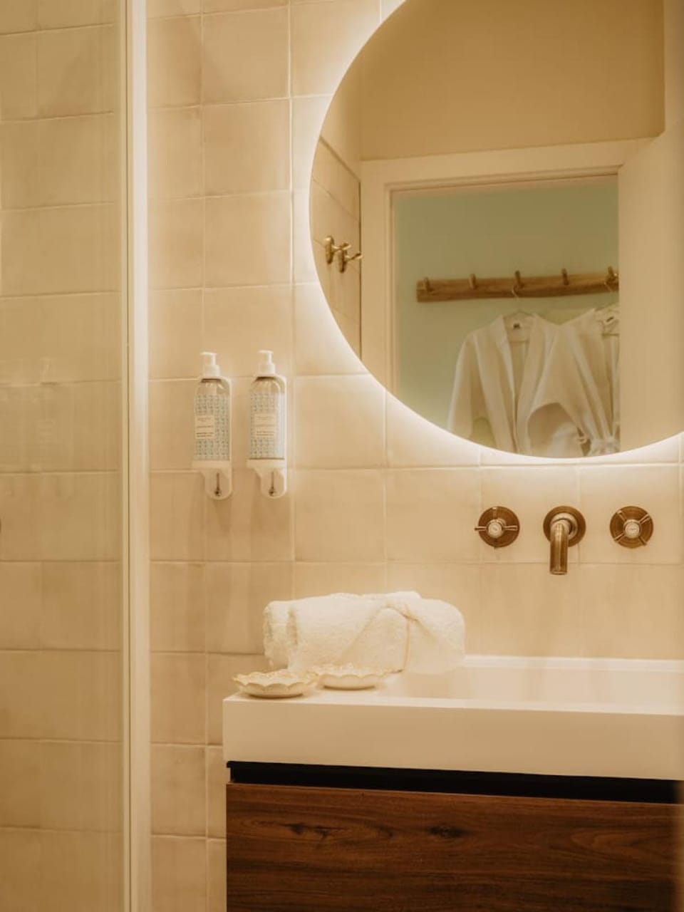 Bathroom, towels
