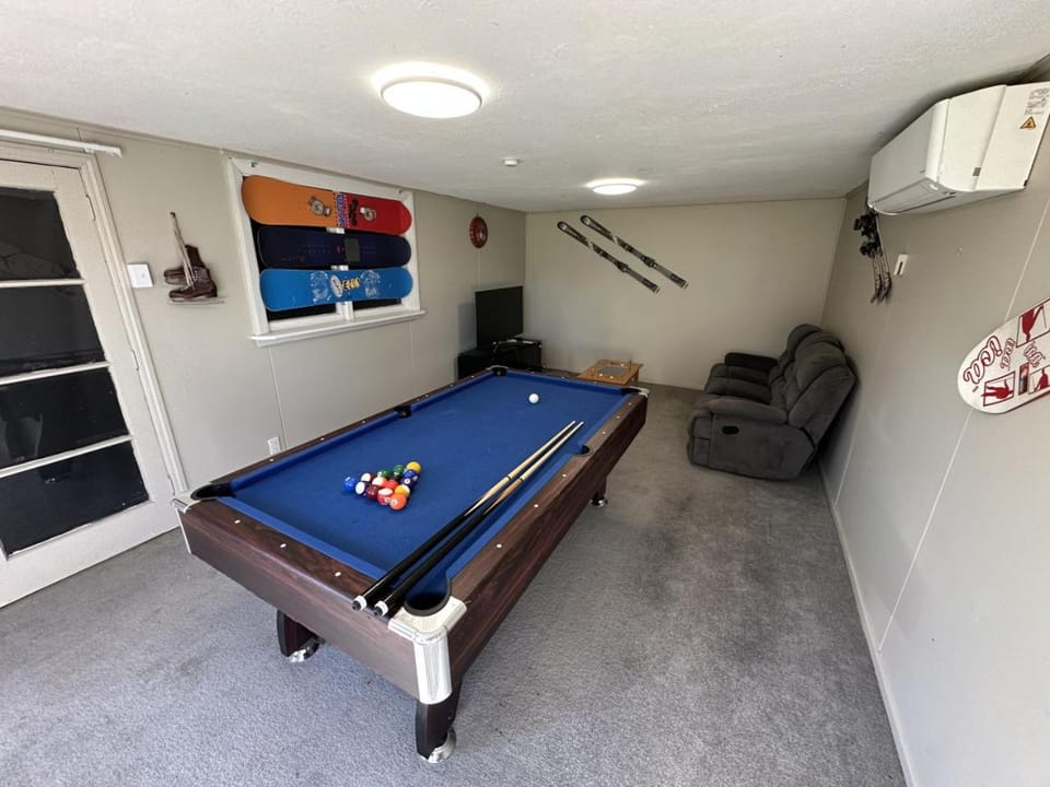 Game Room, Evening entertainment