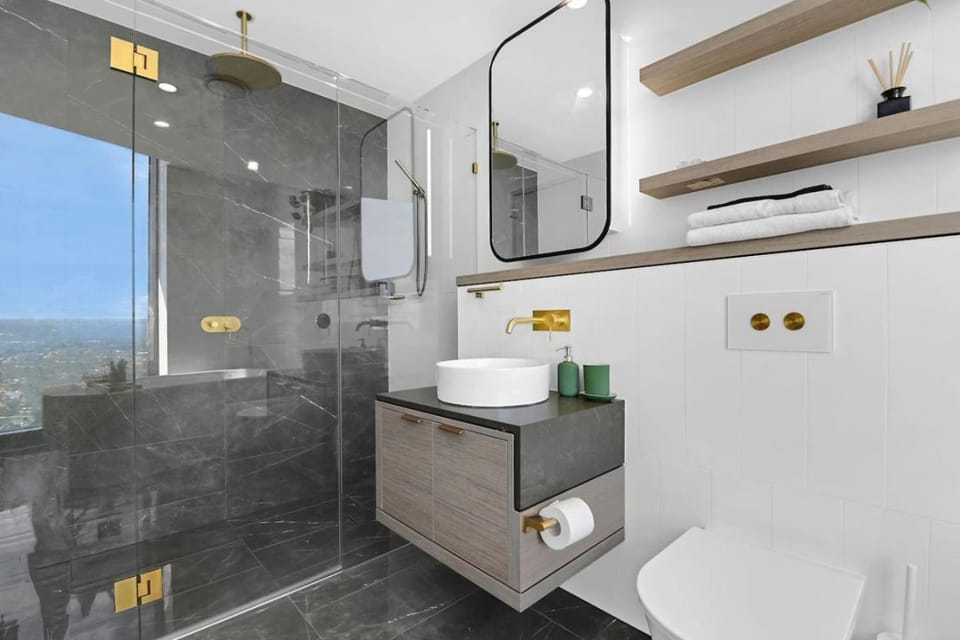Shower, Toilet, Bathroom, towels