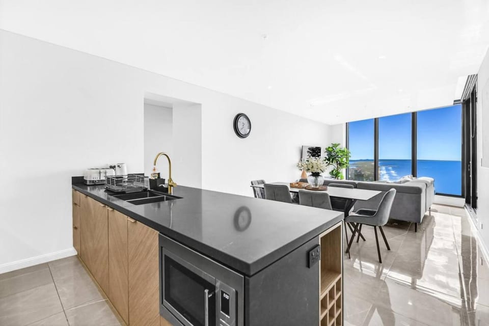 Kitchen or kitchenette, Dining area, oven