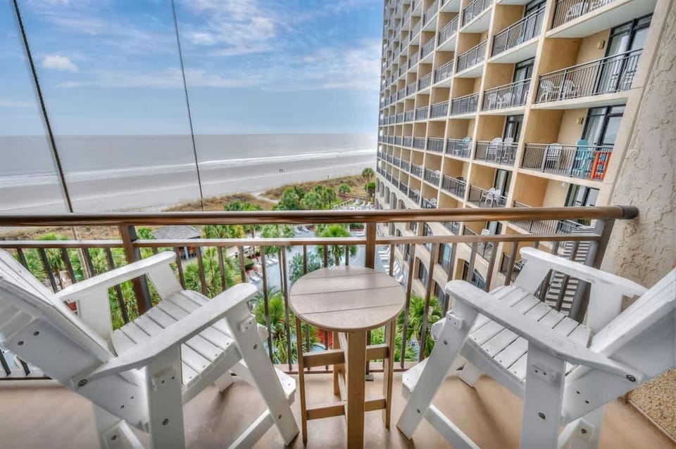 Updated 1BR Direct Ocean Front Condo, Pools, Beach House in North Myrtle Beach