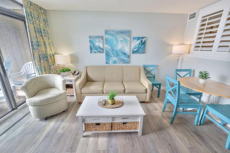 Updated 1BR Direct Ocean Front Condo, Pools, Beach House in North Myrtle Beach