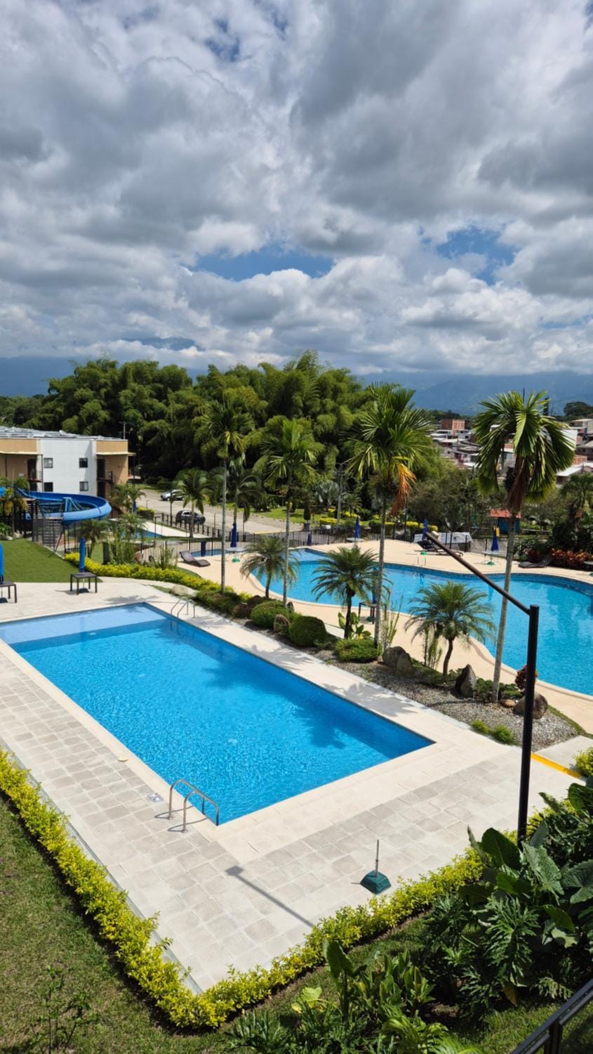 Apartamento a 5min del Aeropuerto - 20min Parqué del Café - Con 3 Piscinas - 2 Jacuzzi - Sauna - By Molca Travel Apartment in Quindio, Colombia