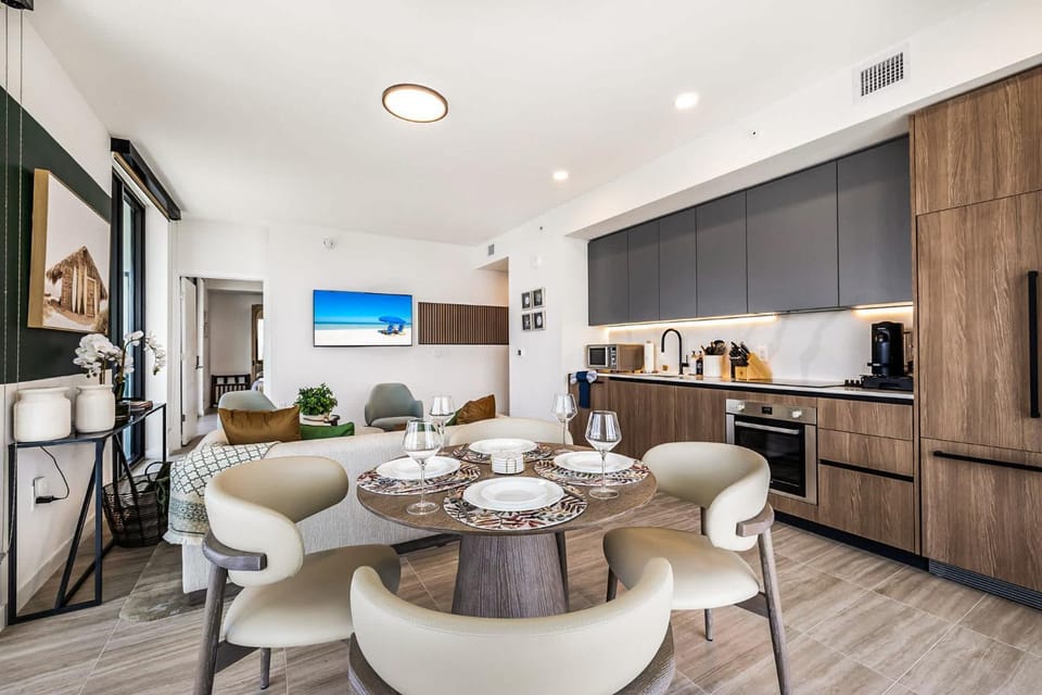 Ocean Dreams Chic 2BR Getaway Minutes from Miami's Top Attractions Apartment in Miami Beach