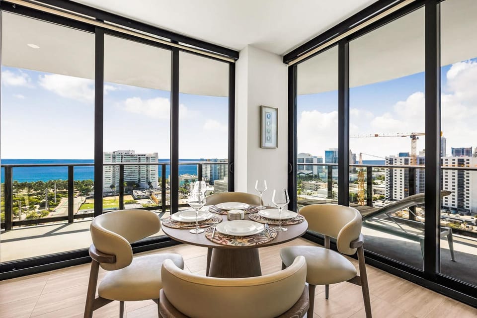 Ocean Dreams Chic 2BR Getaway Minutes from Miami's Top Attractions Apartment in Miami Beach