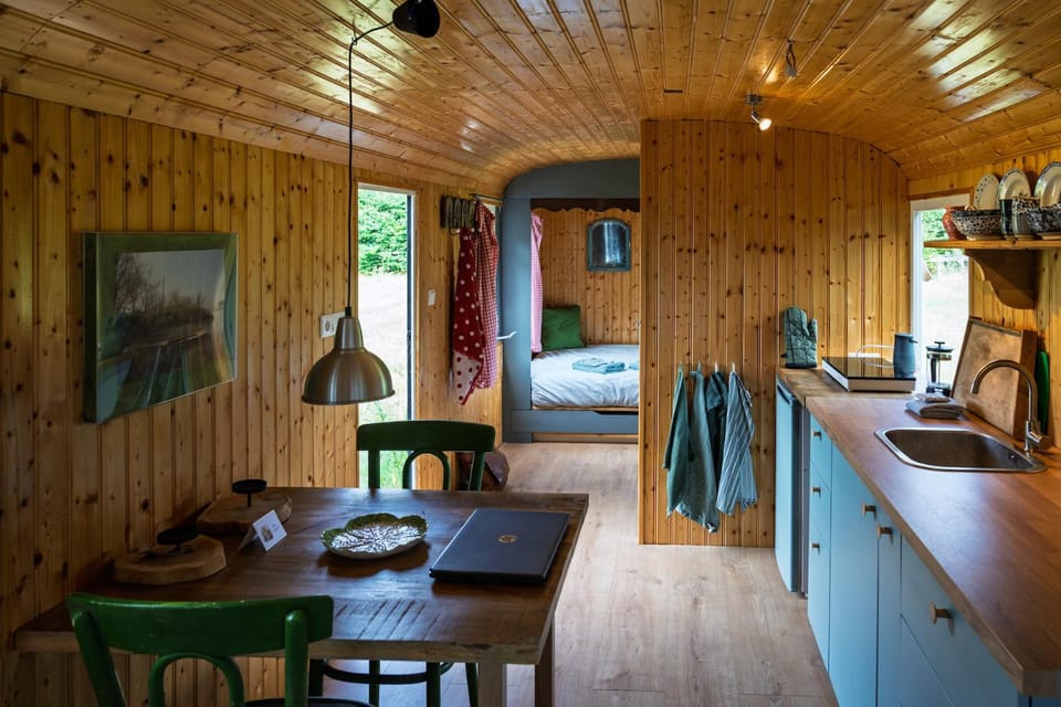 Kitchen or kitchenette, Photo of the whole room, Dining area