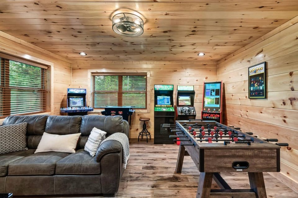 Activities, Game Room, Living room, Entertainment