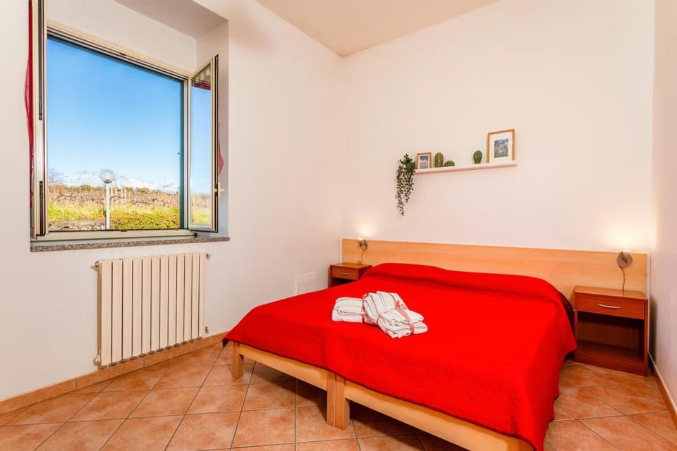 Bed, Bedroom, internet, towels