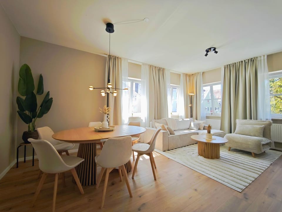 Living room, Seating area, Dining area