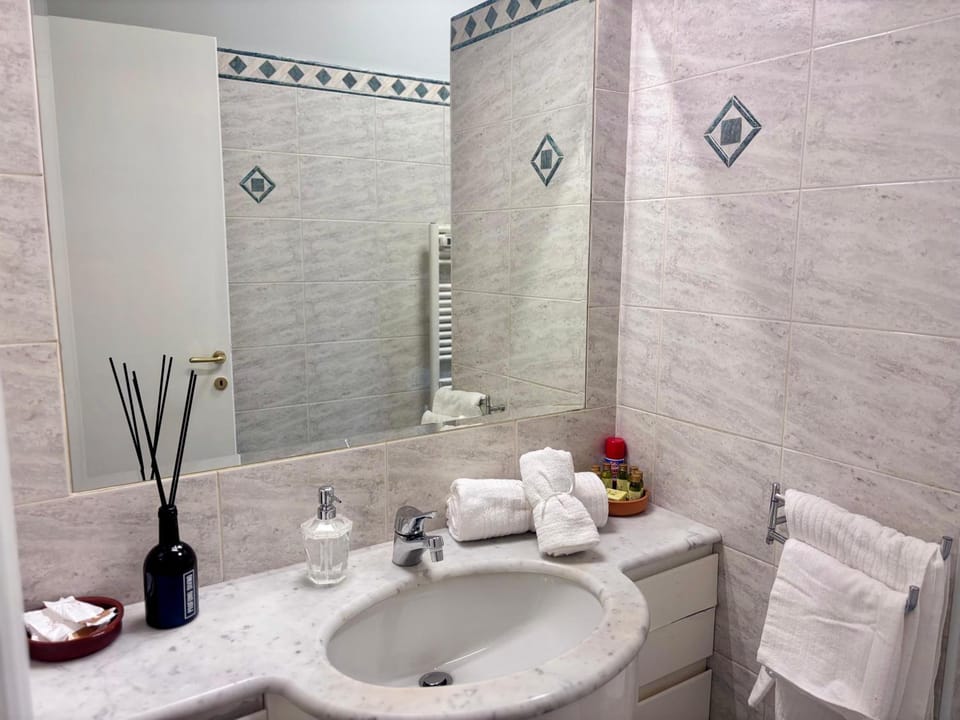 Bathroom, towels
