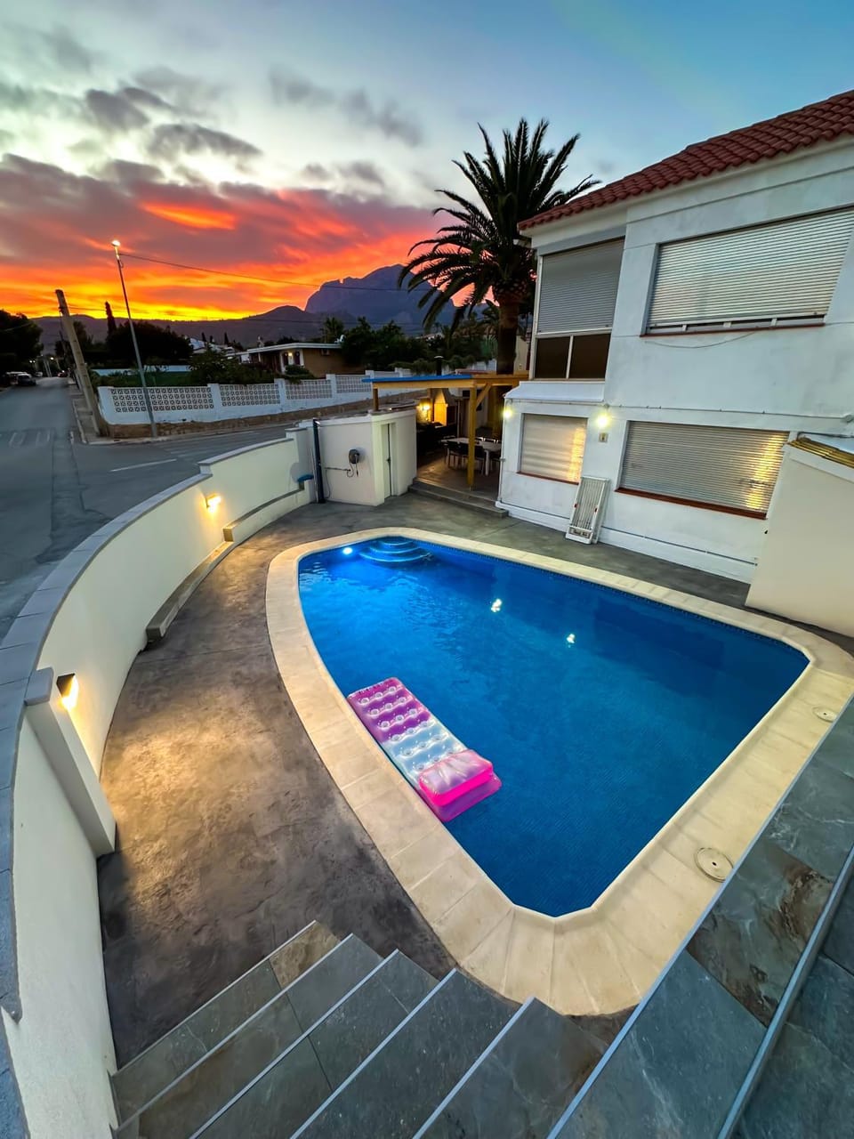 Swimming pool