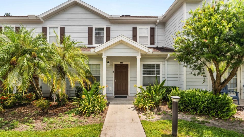 Upstay Modern 3BR Townhome with Pool near Disney House in Osceola County