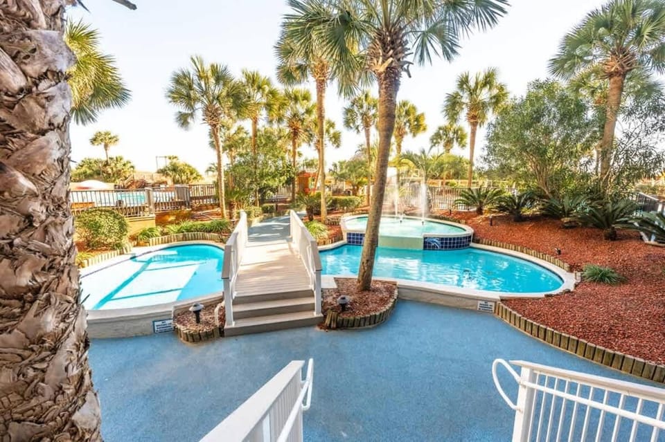 Penthouse! Ocean Front, Close to Barefoot Landing! House in North Myrtle Beach