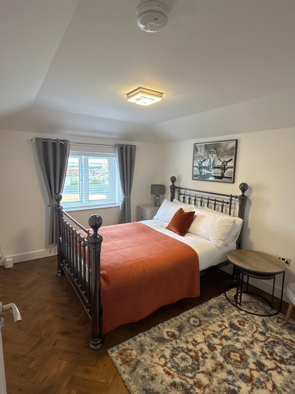 Bed, Photo of the whole room, Bedroom