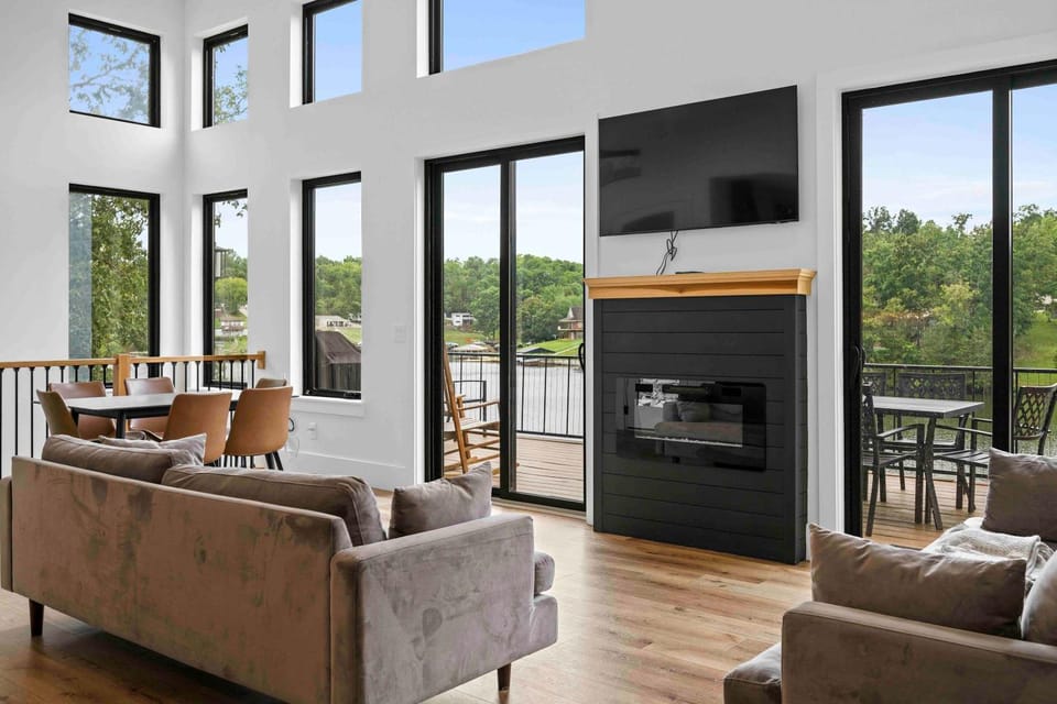 Lakefront Home with Dock - Hot tub - 7 miles to Ark House in Williamstown
