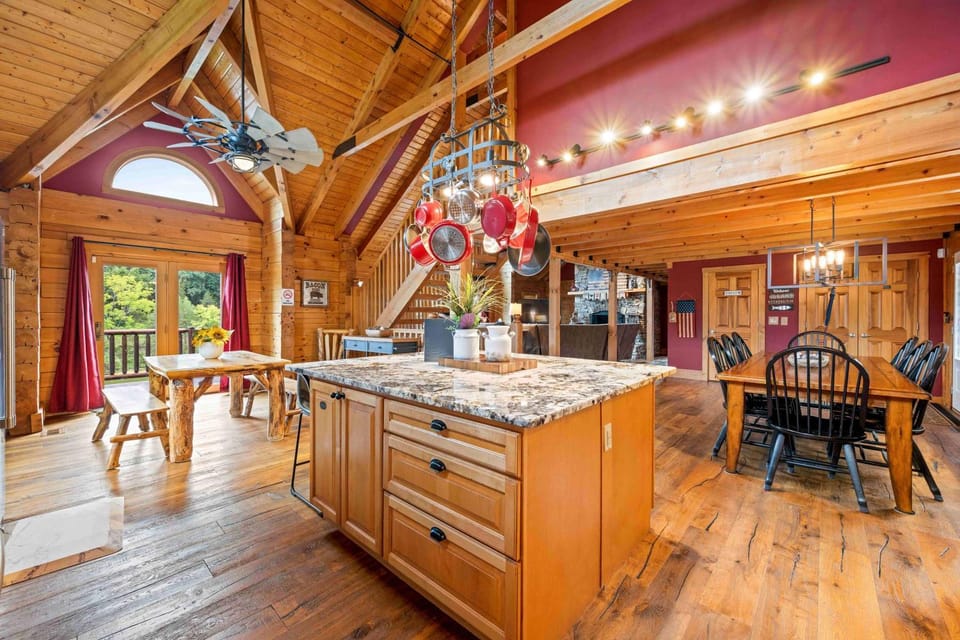 Lakeside Log Home, Private Dock, Near Ark! House in Williamstown