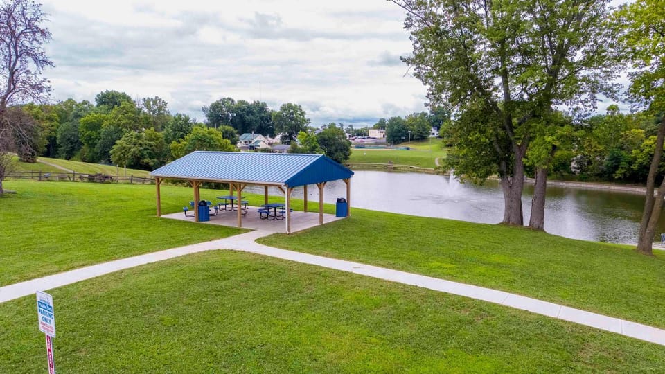 3 Homes, 3 Hot Tubs, 10BR, 10 Bath, Near Ark! House in Williamstown