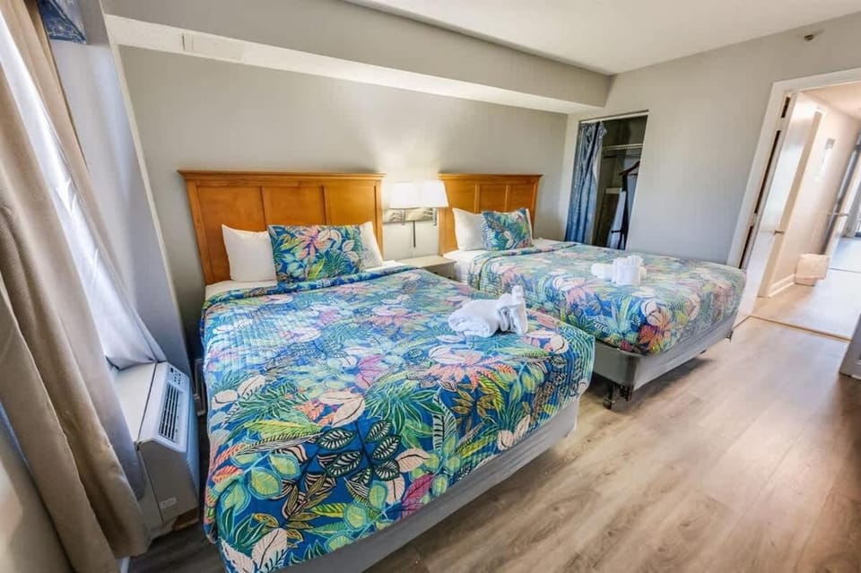 Newly Added, Oceanfront Condo, Direct View, Pools! House in Myrtle Beach