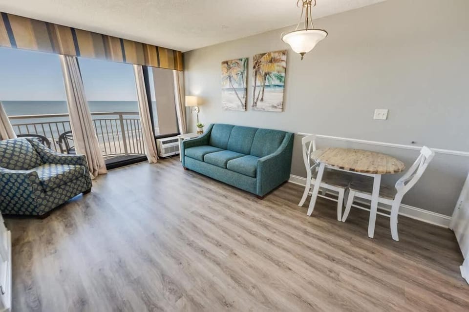 Newly Added, Oceanfront Condo, Direct View, Pools! House in Myrtle Beach