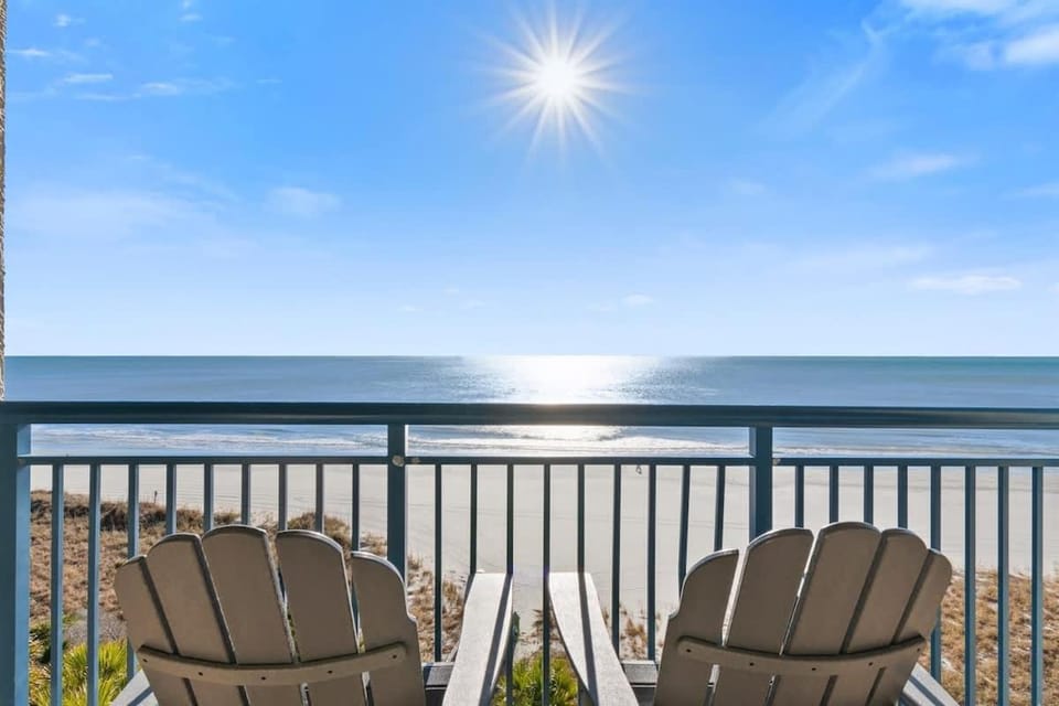 Coastal condo w ocean & resort views House in South Carolina