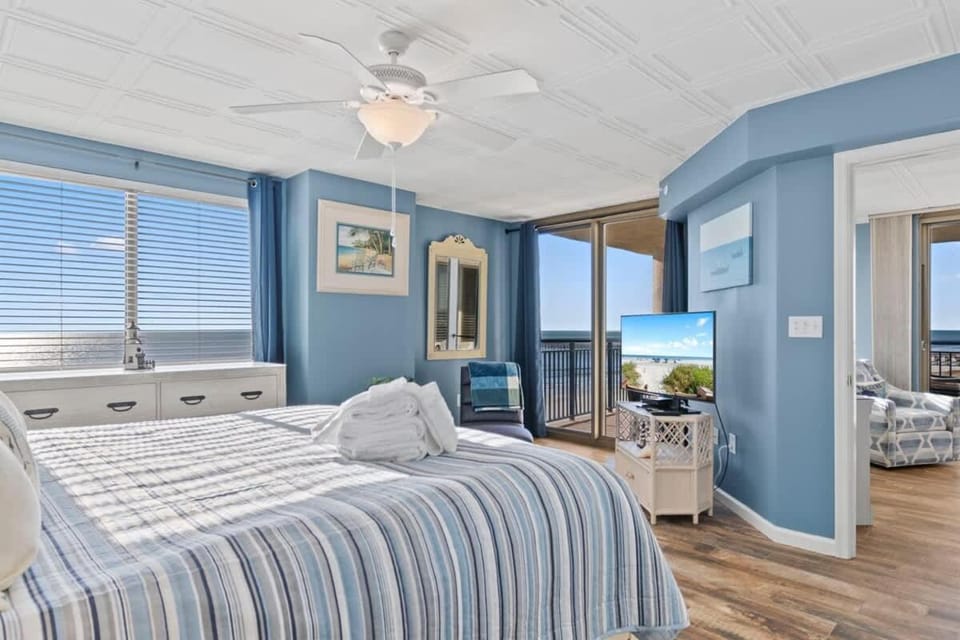 Coastal condo w ocean & resort views House in South Carolina