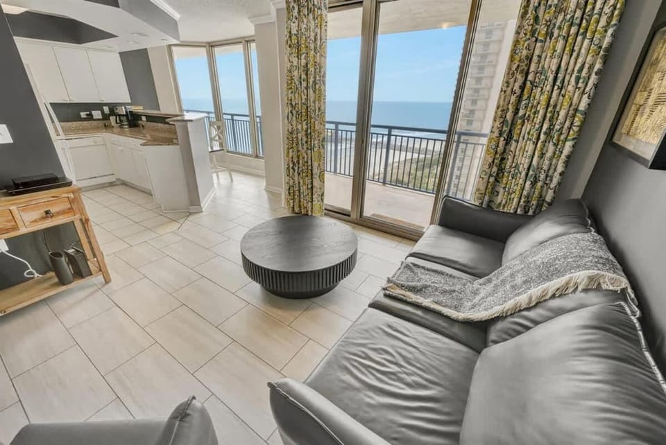 Beautiful Views, New 18th Floor Luxury Brighton House in South Carolina