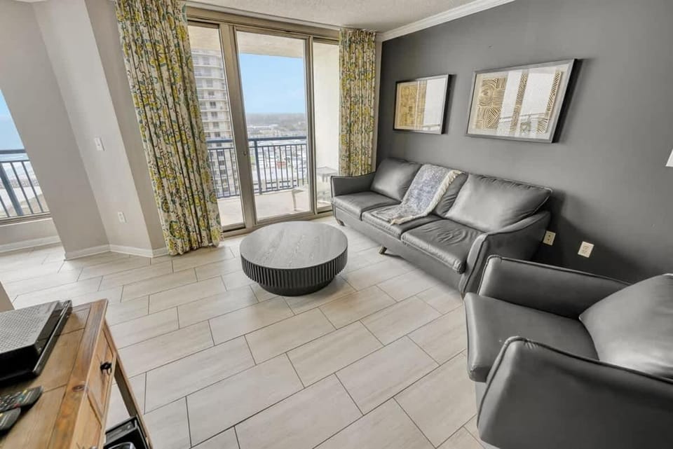 Beautiful Views, New 18th Floor Luxury Brighton House in South Carolina