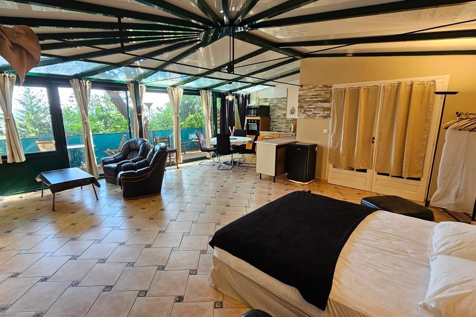 Beautiful loft for 2 with lovely terrace in a quiet location Apartment in Île-de-France