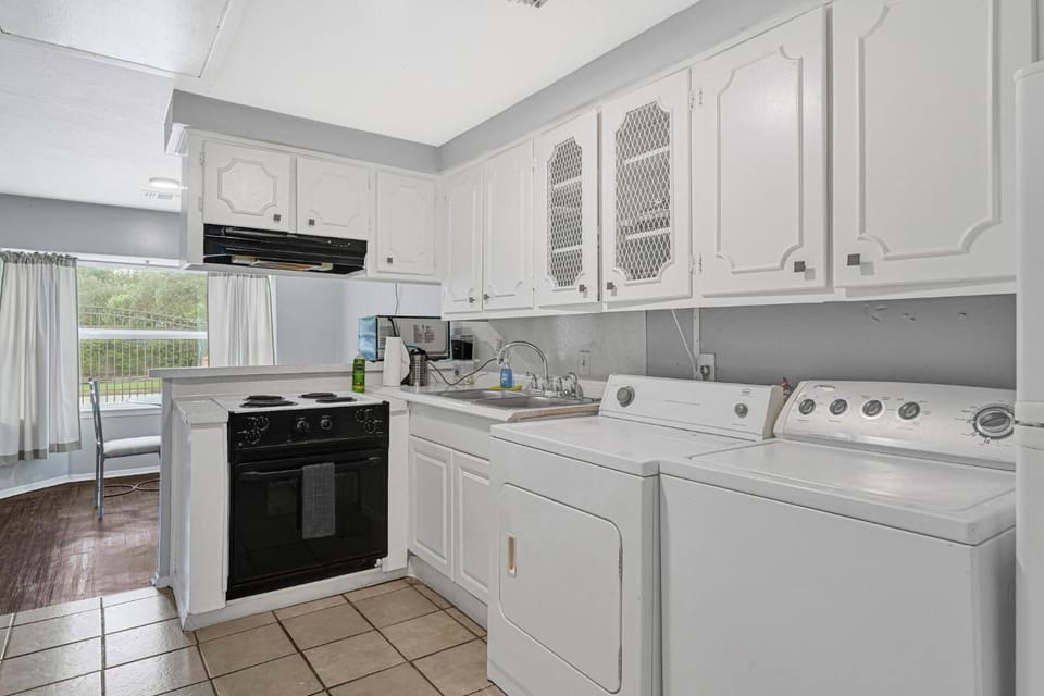 Kitchen or kitchenette, Dining area, kitchen