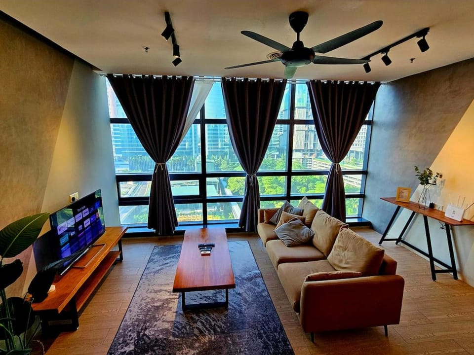 Metro Studio - Direct LRT access, near Pantai Hospital, University Malaya, Mid Valley, Bangsar Apartment in Federal Territory of Kuala Lumpur